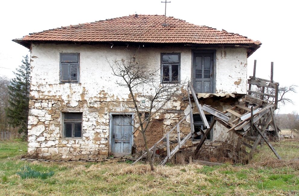 実家　古い建物　空き家