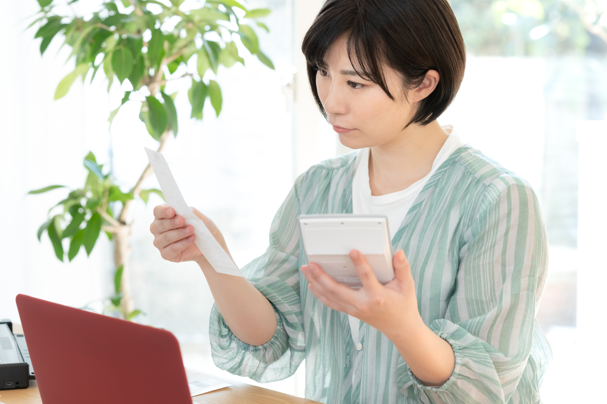 準確定申告と確定申告の違いは?手続き期限と申告書の書き方を解説!
