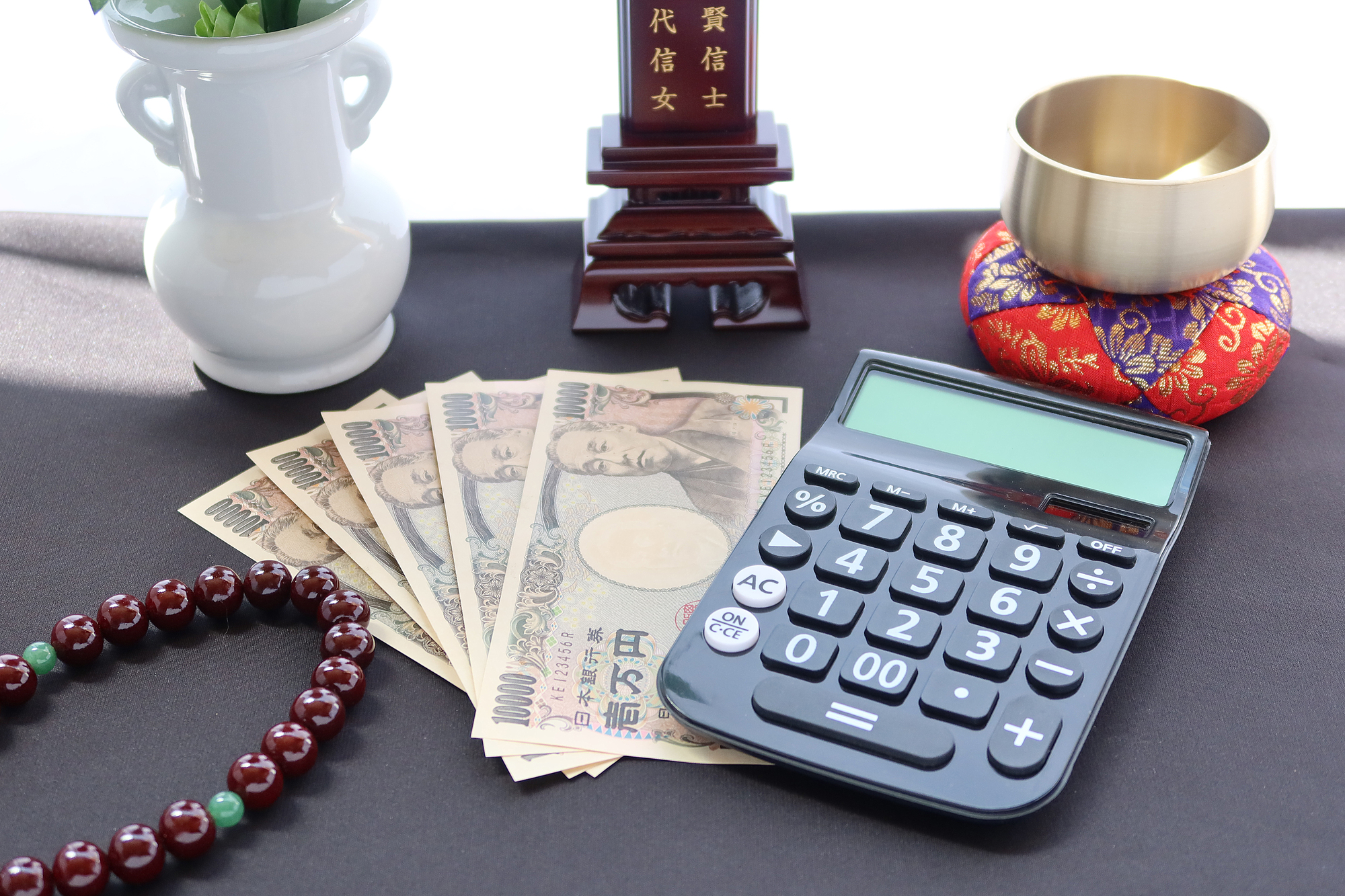 葬式費用の相場は約195万円!内訳と費用を安く抑える方法を解説!