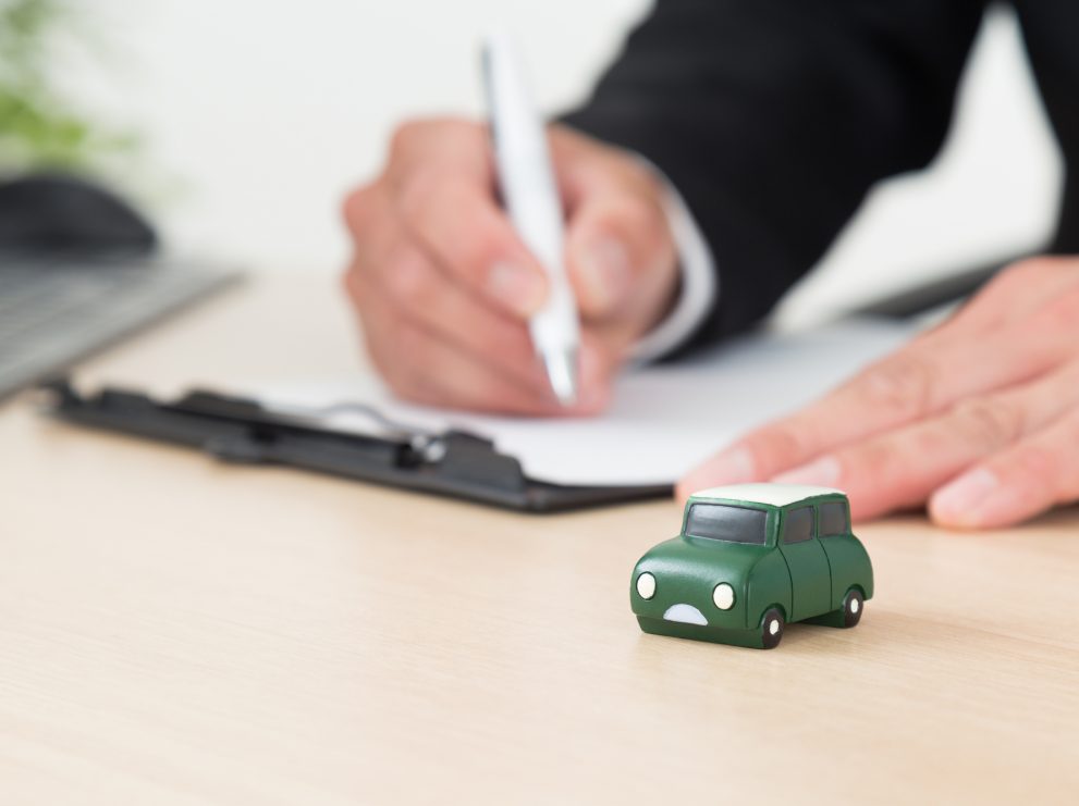 車の名義を死亡後もそのままにしておくとどうなる？相続手続きを解説