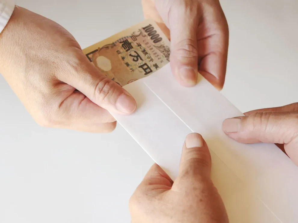 預かったお金を返すと贈与税がかかる？お金を預かるときの注意点とは