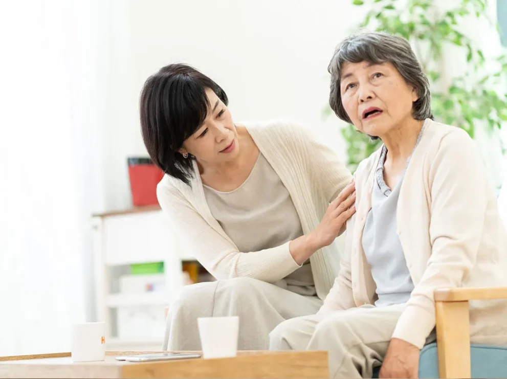 認知症の人にやってはいけないこと｜家族が注意したい接し方を解説