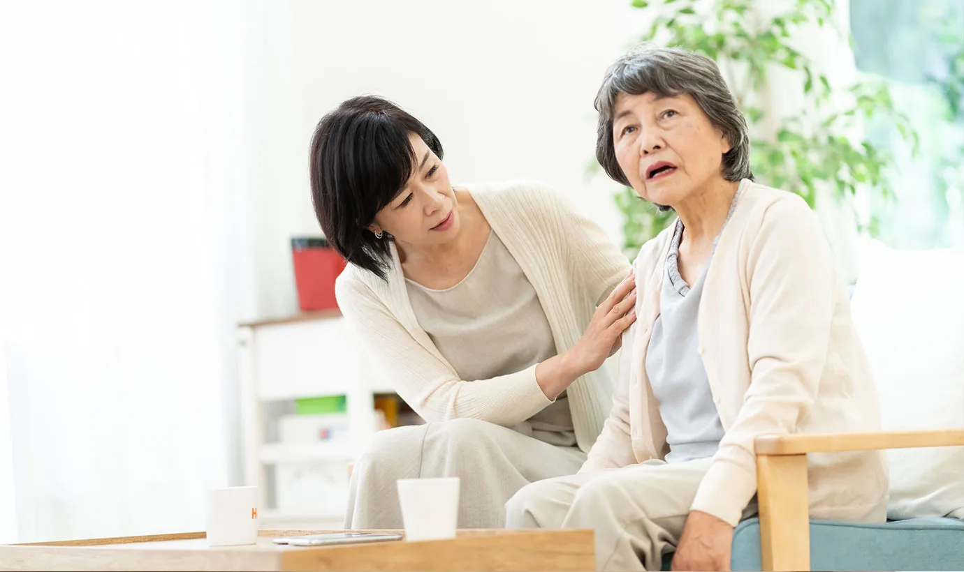 認知症の人にやってはいけないこと｜家族が注意したい接し方を解説