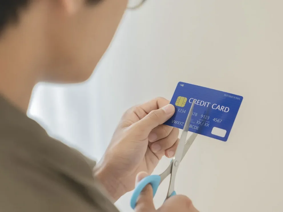 死亡した人のクレジットカードを放置するリスク｜解約方法とは？