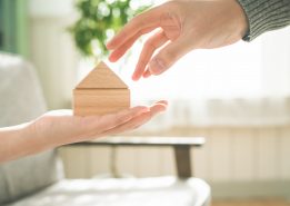 不動産の生前贈与を失敗したくない人必見！費用と節税方法について