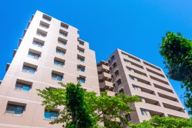 親のマンションにかかる相続税はいくら？計算方法や節税方法も解説！