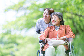 老人ホームに入居していても小規模宅地の特例は使える？ケース別に解説