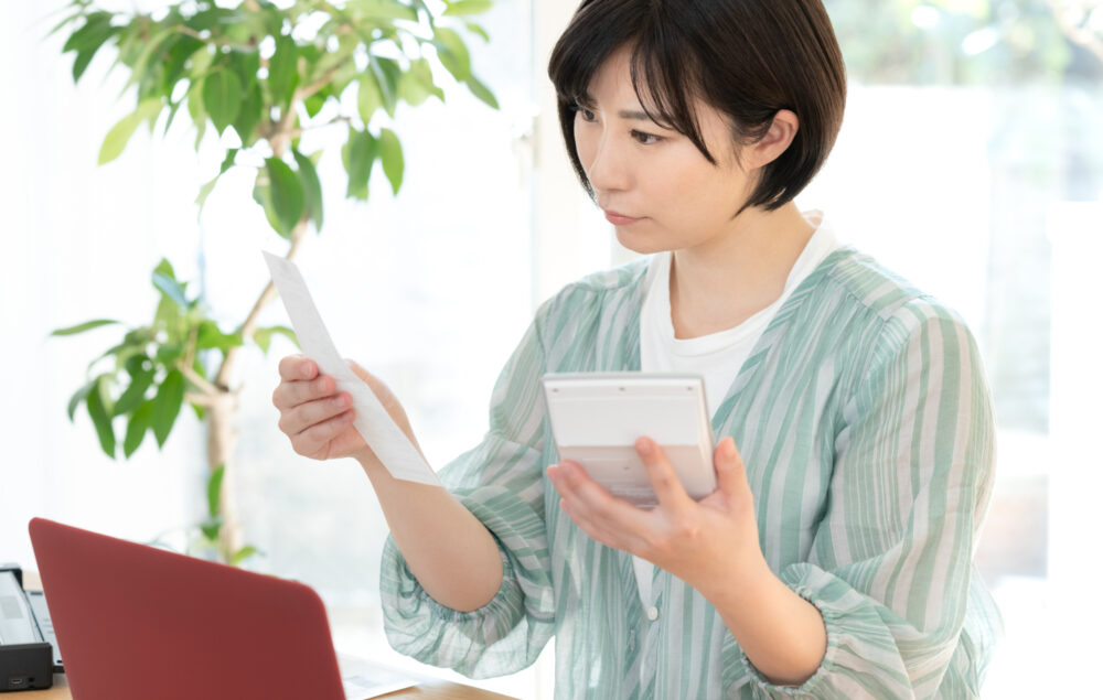準確定申告と確定申告の違いは？手続き期限と申告書の書き方を解説！