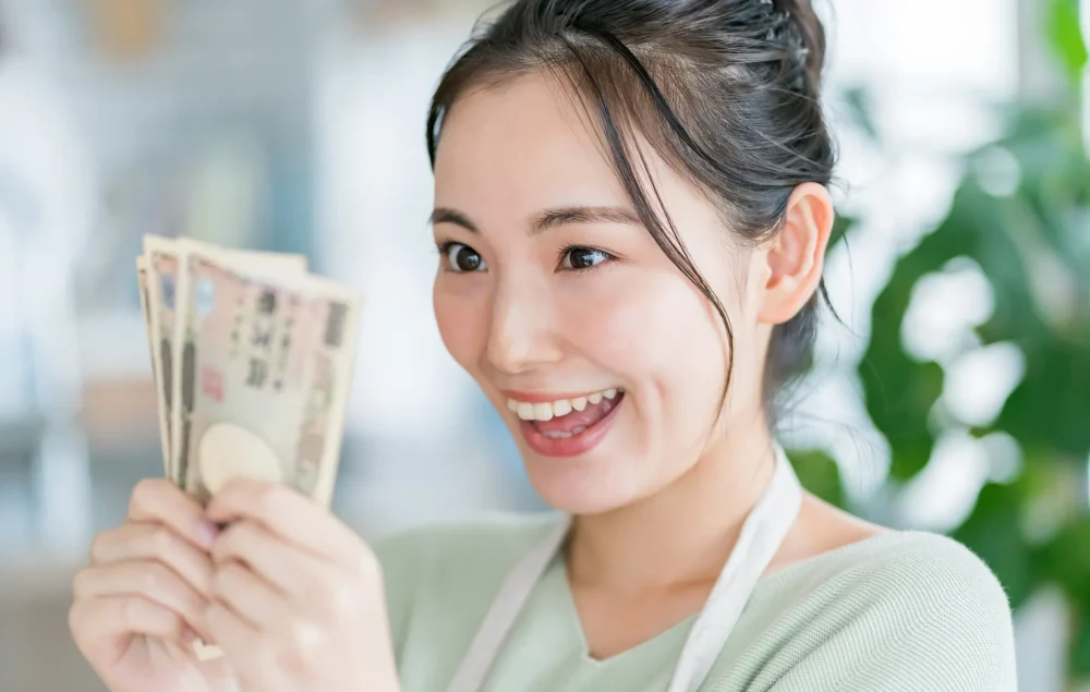 親から100万もらうと税金がかかる？確定申告は必要なのか解説