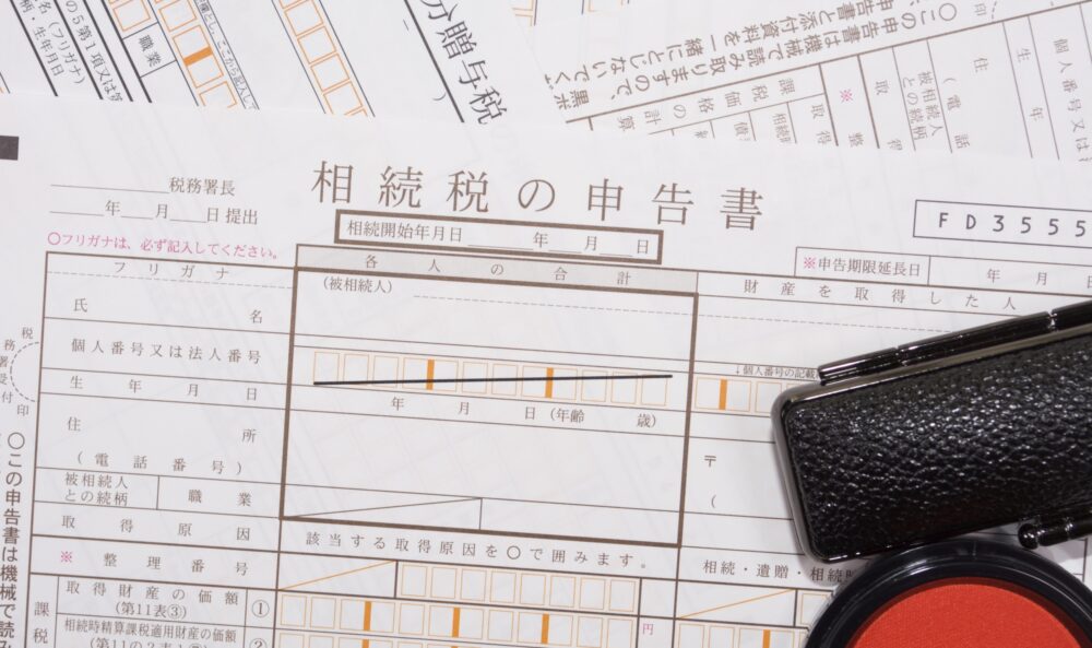 兄弟姉妹の相続税は2割加算に注意!計算方法や相続時の注意点を紹介