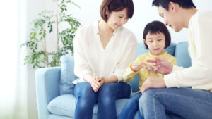 特別養子縁組とは？普通養子縁組との違いや相続の取扱いについて