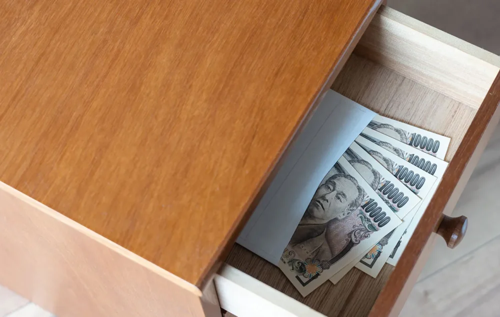 タンス預金はなぜダメ？相続税対策にならず税務署にバレる理由を解説