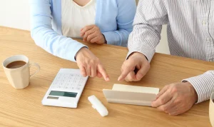 配偶者が全て相続したときの相続税はいくら？利用できる控除や特例