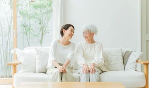 生前贈与は家族・親族以外の他人にもできる！贈与税の計算方法とは