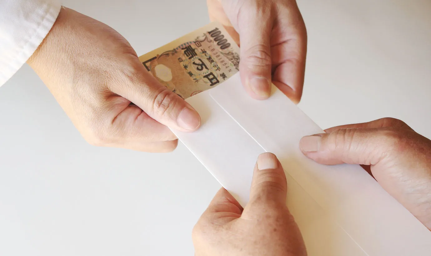 預かったお金を返すと贈与税がかかる？お金を預かるときの注意点とは