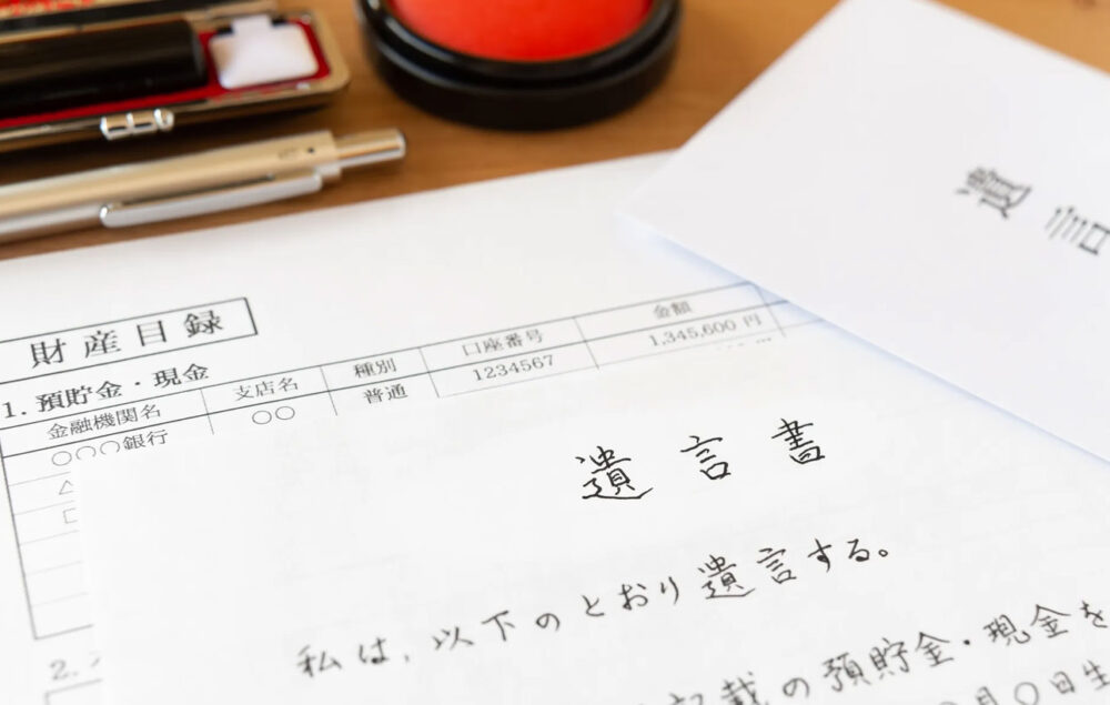 遺言書を書く紙はなんでもいいの？紙・ペンの選び方を司法書士が解説