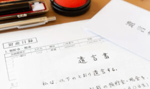 遺言書を書く紙はなんでもいいの？紙・ペンの選び方を司法書士が解説