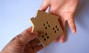 兄弟間の贈与にかかる贈与税はいくら？贈与税以外の税金や注意点