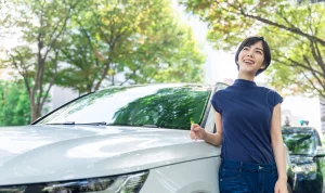 車のプレゼントで贈与税がかかるケースとは？節税・計算方法を解説