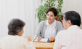 親の認知症は誰に相談する？9つの相談先や相談時の注意点について