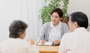 親の認知症は誰に相談する？9つの相談先や相談時の注意点について