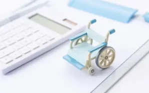 介護施設・老人ホームの費用相場はいくら?内訳や支払い方法を解説