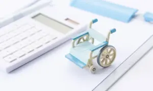 介護施設・老人ホームの費用相場はいくら？内訳や支払い方法を解説