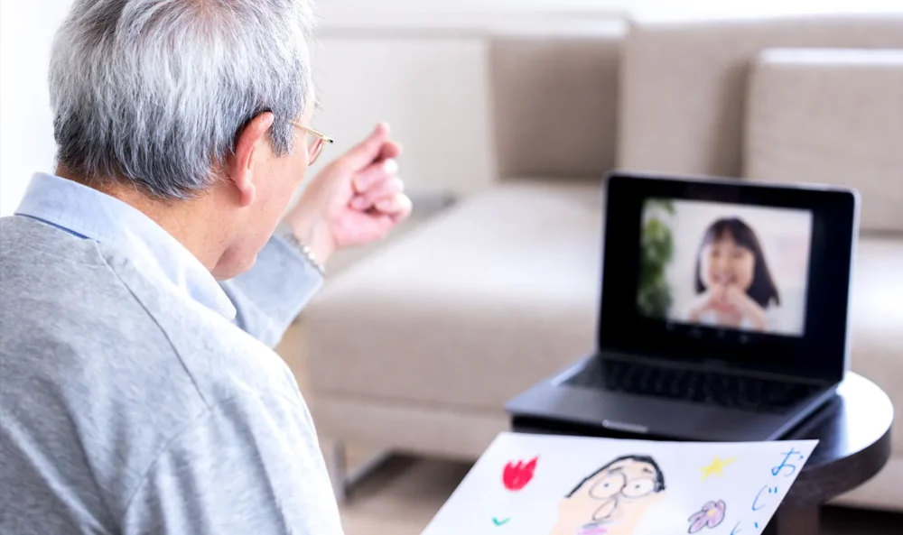 祖父が学費を支払うと贈与税がかかる？贈与税をかけずに支払う方法