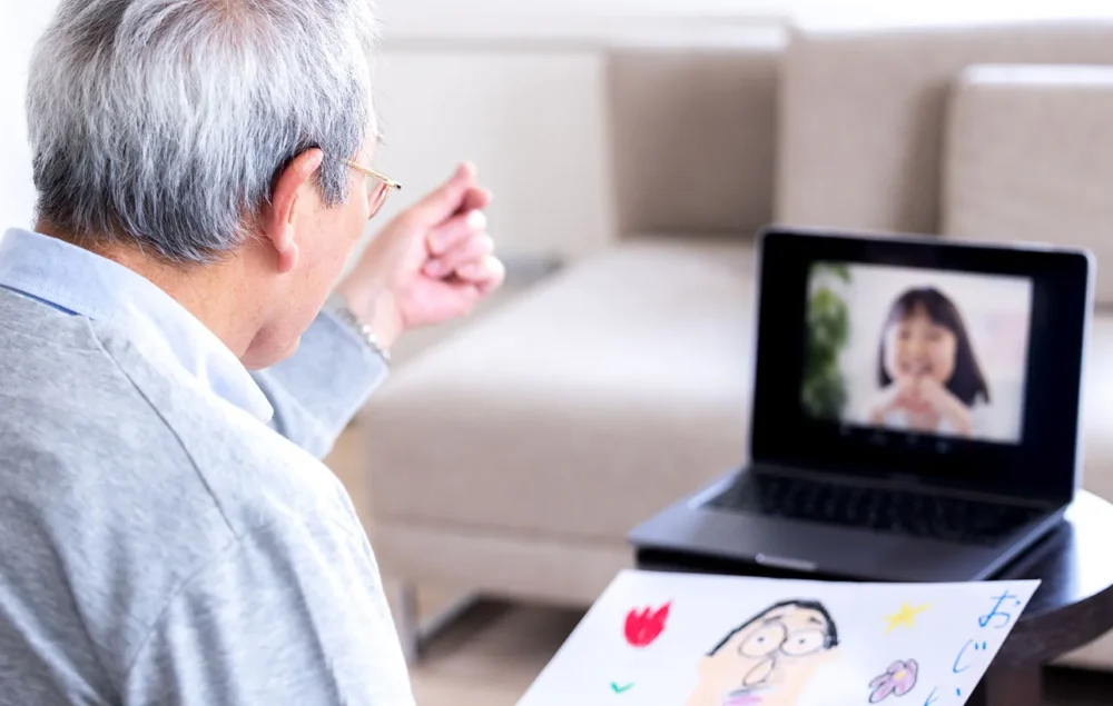 祖父が学費を支払うと贈与税がかかる？贈与税をかけずに支払う方法