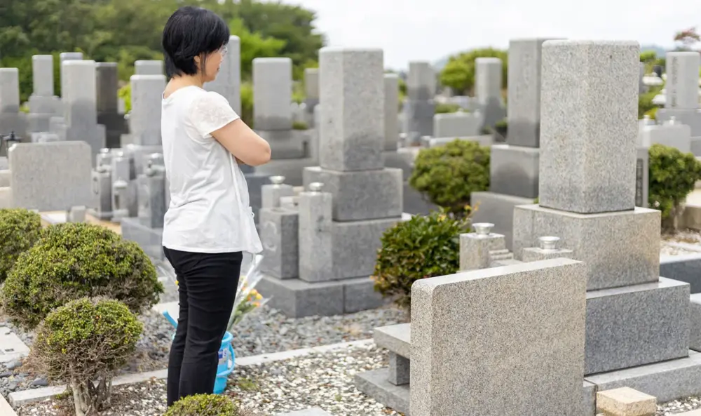 墓じまいの流れとは?費用の内訳・相場や墓じまい後の納骨先も紹介