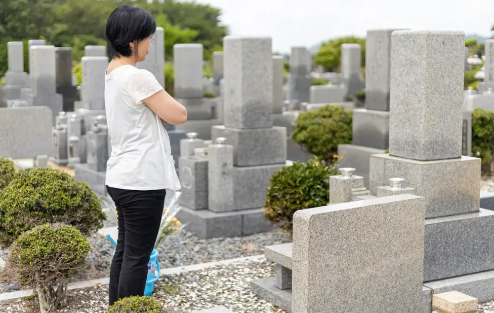 墓じまいの流れとは？費用の内訳・相場や墓じまい後の納骨先も紹介