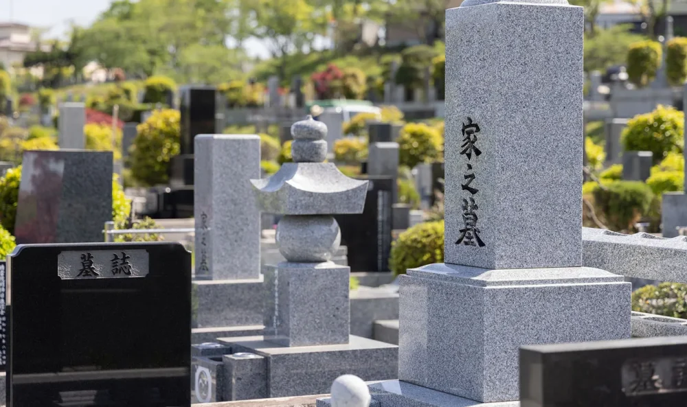 相続放棄をしたらお墓はどうなる?お墓を継げないときの対処法とは