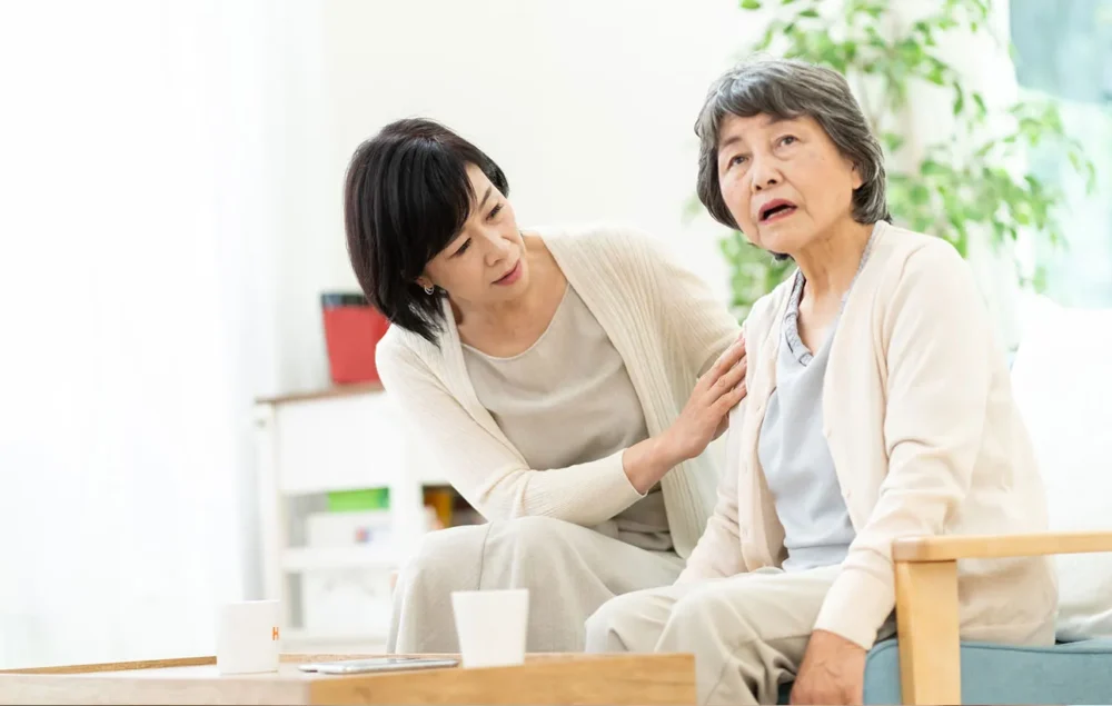 認知症の人にやってはいけないこと｜家族が注意したい接し方を解説