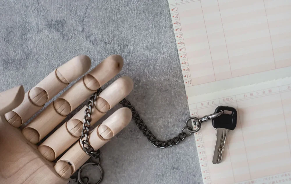 銀行は口座名義人の死亡がなぜわかる？遺族が取るべき対応とは