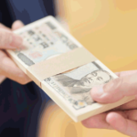 親族から援助があっても自己破産できる！手続きに影響するケースは？