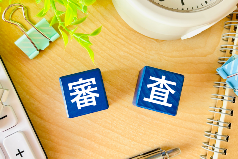 消費者金融で年収の嘘はバレる！虚偽申告のリスクと通るコツ